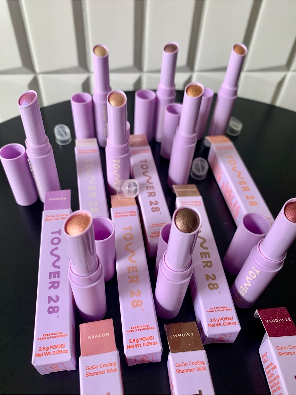 New x9 Tower 28 Beauty GoGo Cooling Shimmer Stick 8H Eyeshadow 9 Full Size